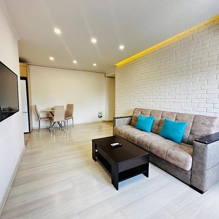 Suite Apartment On Pushkin Street 예레반 외부 사진