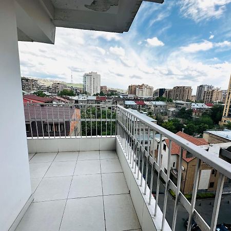 Suite Apartment On Pushkin Street 예레반 외부 사진