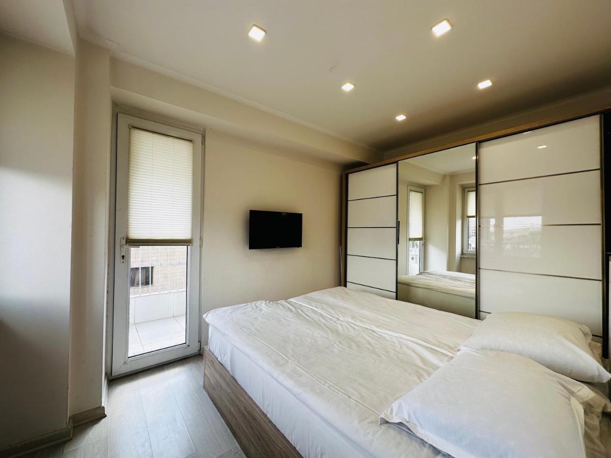 Suite Apartment On Pushkin Street 예레반 외부 사진
