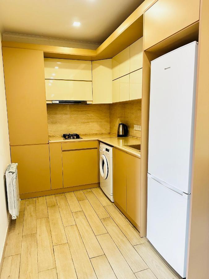 Suite Apartment On Pushkin Street 예레반 외부 사진