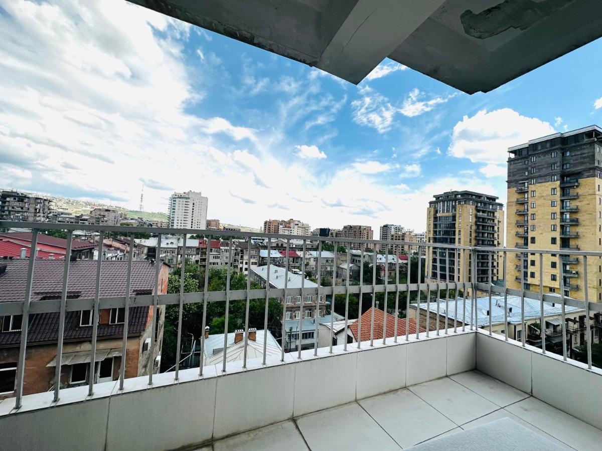 Suite Apartment On Pushkin Street 예레반 외부 사진