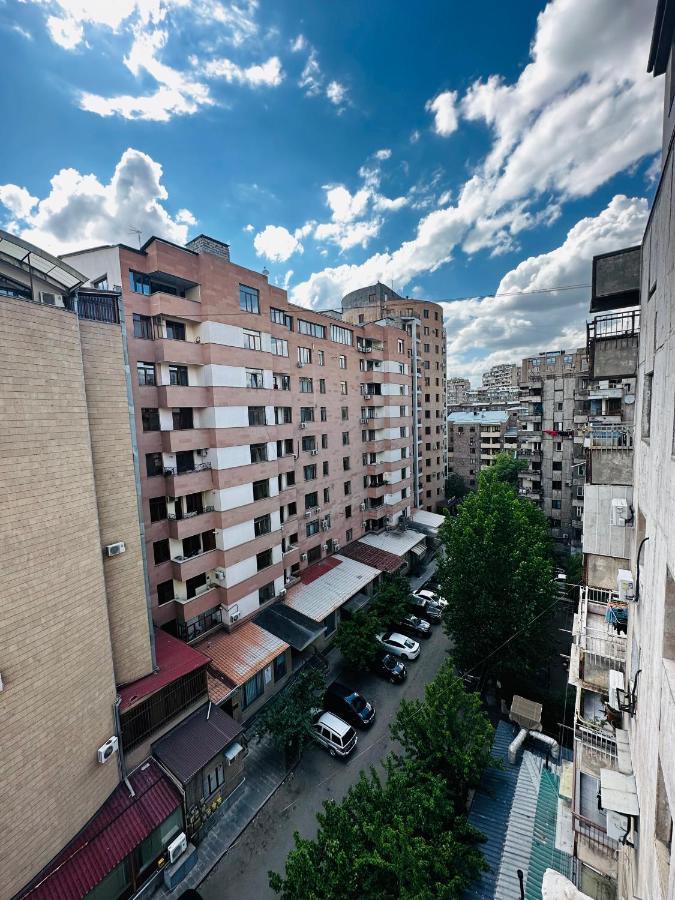 Suite Apartment On Pushkin Street 예레반 외부 사진