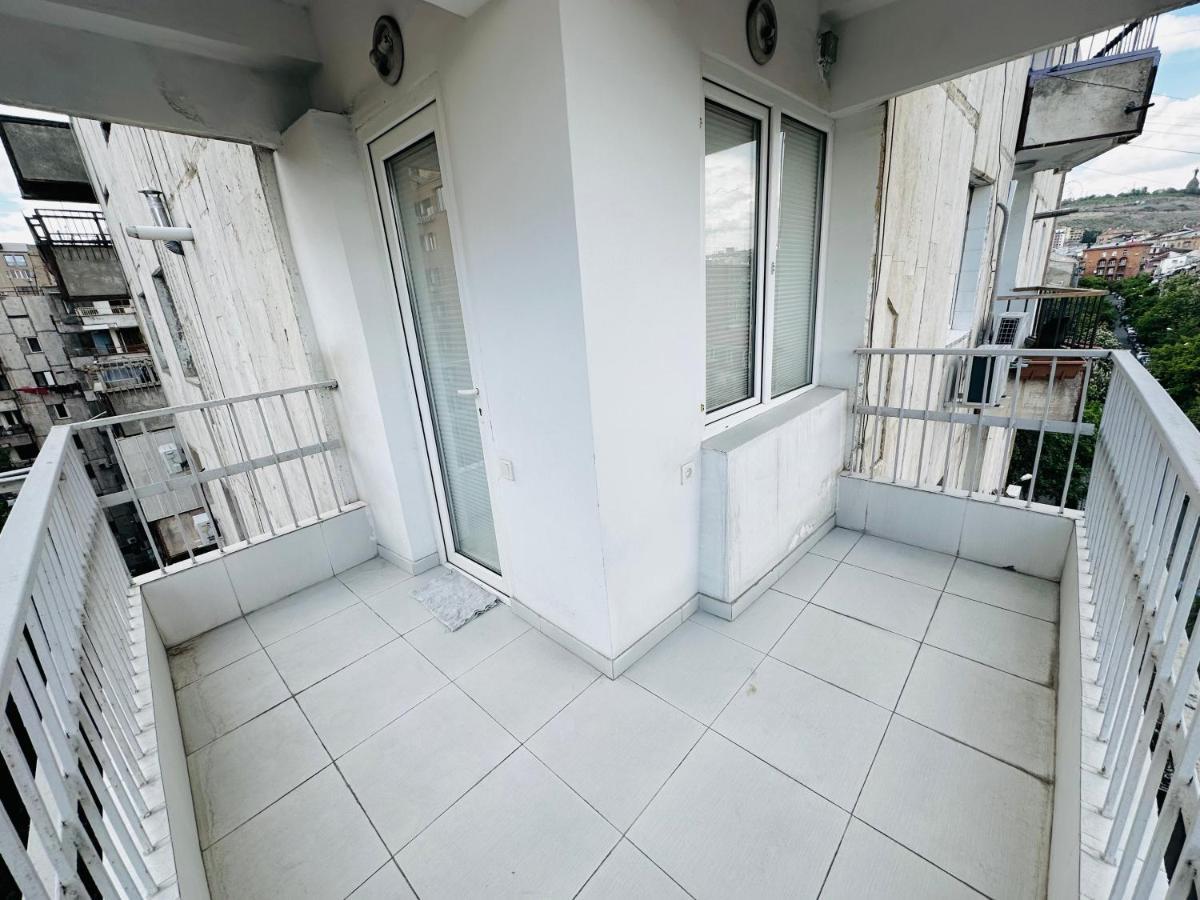 Suite Apartment On Pushkin Street 예레반 외부 사진